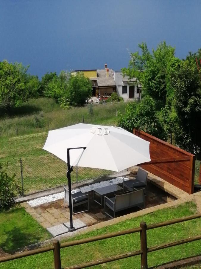 Beb Da Paolo Con Vista Lago San Zeno di Montagna Exterior photo