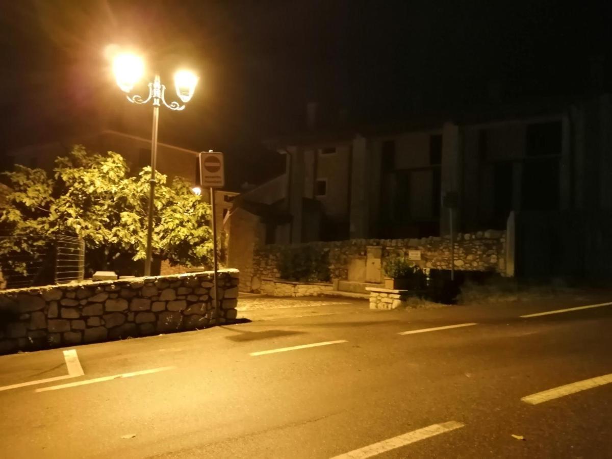 Beb Da Paolo Con Vista Lago San Zeno di Montagna Exterior photo